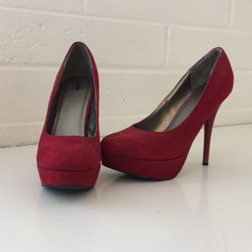 Red Sued Pumps
